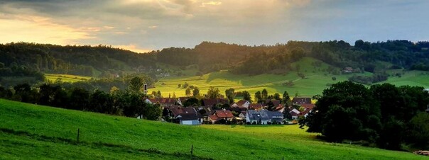 Blick nach Hausen und Wiesenbach