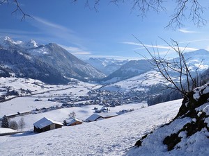 Blick auf das winterliche Zweisimmen