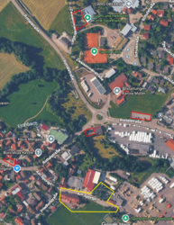 Parkplätze (rot) und Marktbereich (gelb)