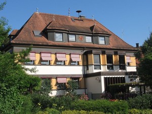 Unser Rathaus im Sommer